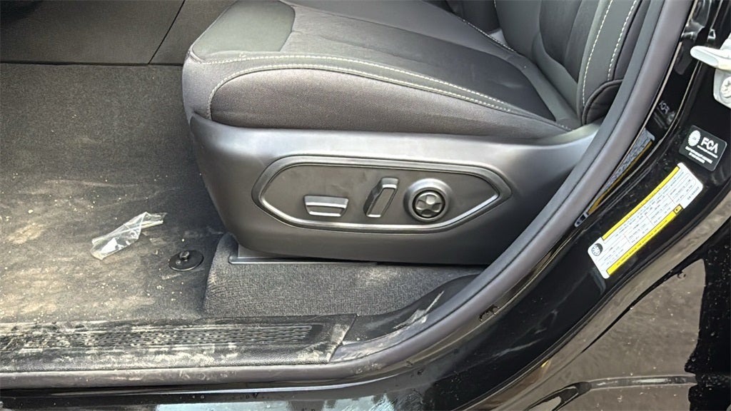 2025 Jeep Grand Cherokee GRAND CHEROKEE LAREDO X 4X2