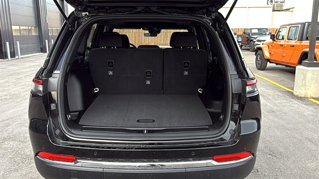 2025 Jeep Grand Cherokee GRAND CHEROKEE LAREDO X 4X2