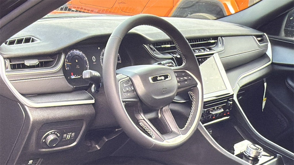 2025 Jeep Grand Cherokee GRAND CHEROKEE LAREDO X 4X2