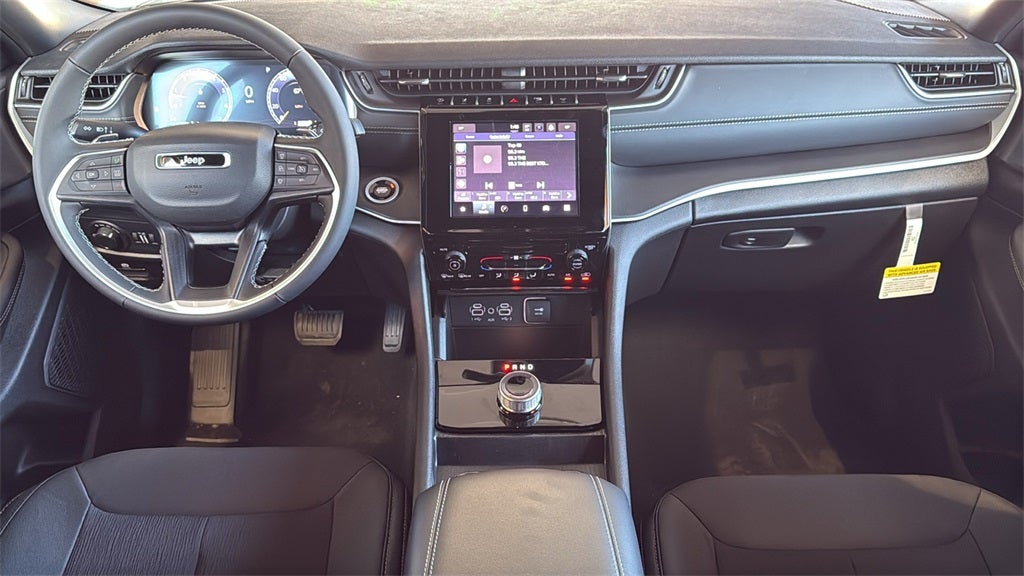 2025 Jeep Grand Cherokee GRAND CHEROKEE LAREDO X 4X2