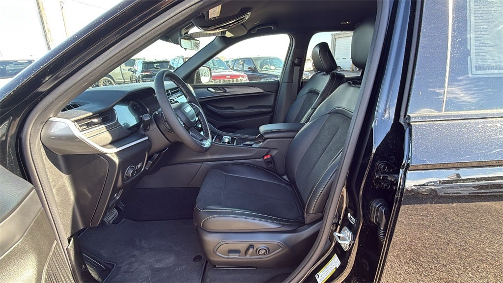 2025 Jeep Grand Cherokee GRAND CHEROKEE ALTITUDE 4X2