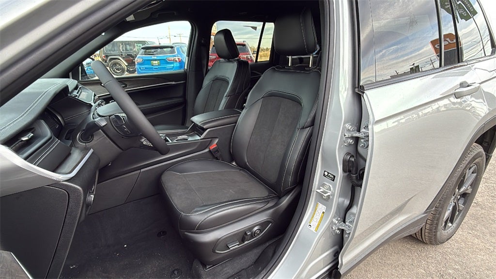 2026 Jeep Grand Cherokee GRAND CHEROKEE LAREDO ALTITUDE 4X2