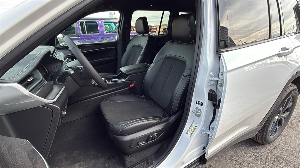 2026 Jeep Grand Cherokee GRAND CHEROKEE LAREDO ALTITUDE 4X2