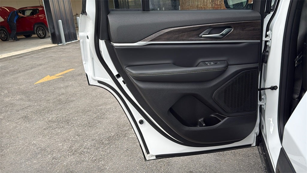 2026 Jeep Grand Cherokee GRAND CHEROKEE LAREDO ALTITUDE 4X2