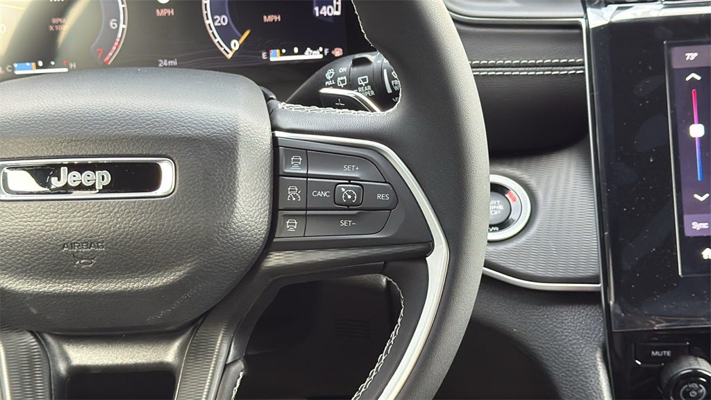 2025 Jeep Grand Cherokee GRAND CHEROKEE L LAREDO X 4X2