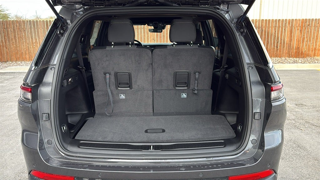 2025 Jeep Grand Cherokee GRAND CHEROKEE L LAREDO X 4X2