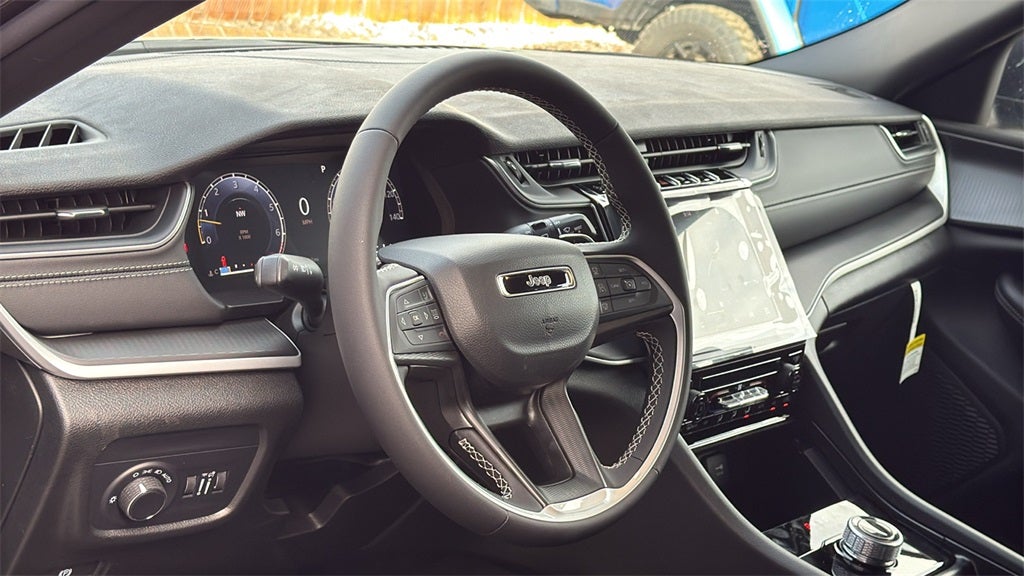 2025 Jeep Grand Cherokee GRAND CHEROKEE L LAREDO X 4X2