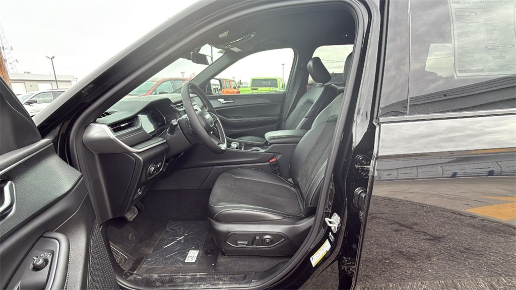 2025 Jeep Grand Cherokee GRAND CHEROKEE L ALTITUDE 4X2