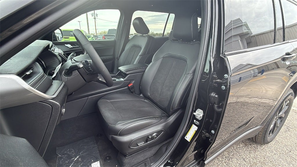 2025 Jeep Grand Cherokee GRAND CHEROKEE L ALTITUDE 4X2