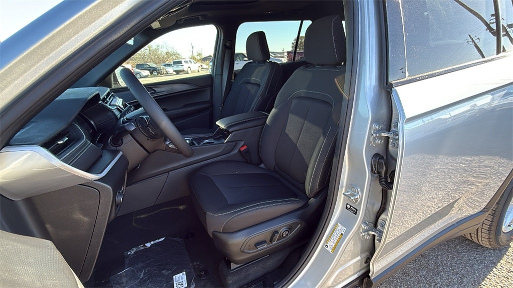 2025 Jeep Grand Cherokee GRAND CHEROKEE L LAREDO X 4X2