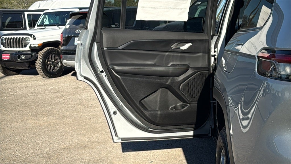 2025 Jeep Grand Cherokee GRAND CHEROKEE L LAREDO X 4X2