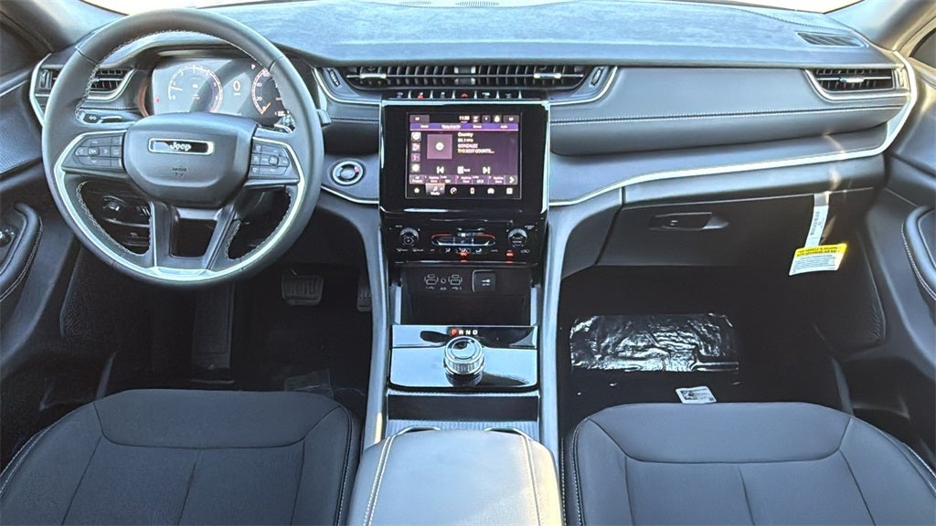 2025 Jeep Grand Cherokee GRAND CHEROKEE L LAREDO X 4X2