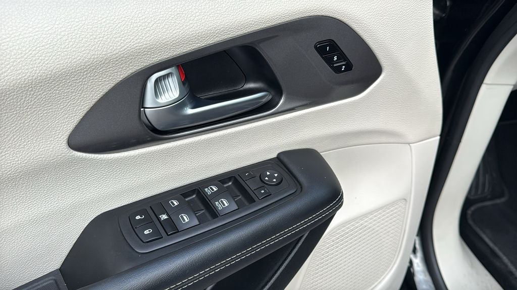 2023 Chrysler Pacifica Hybrid Touring L